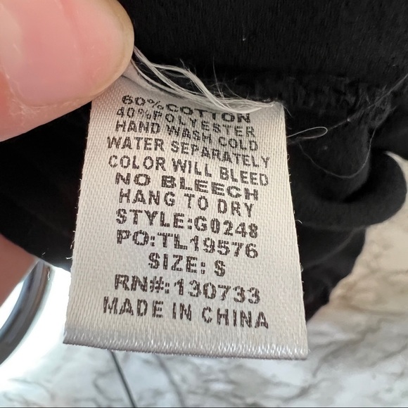 Umgee black overlay laced tie and pockets romper, size S - Picture 9 of 9